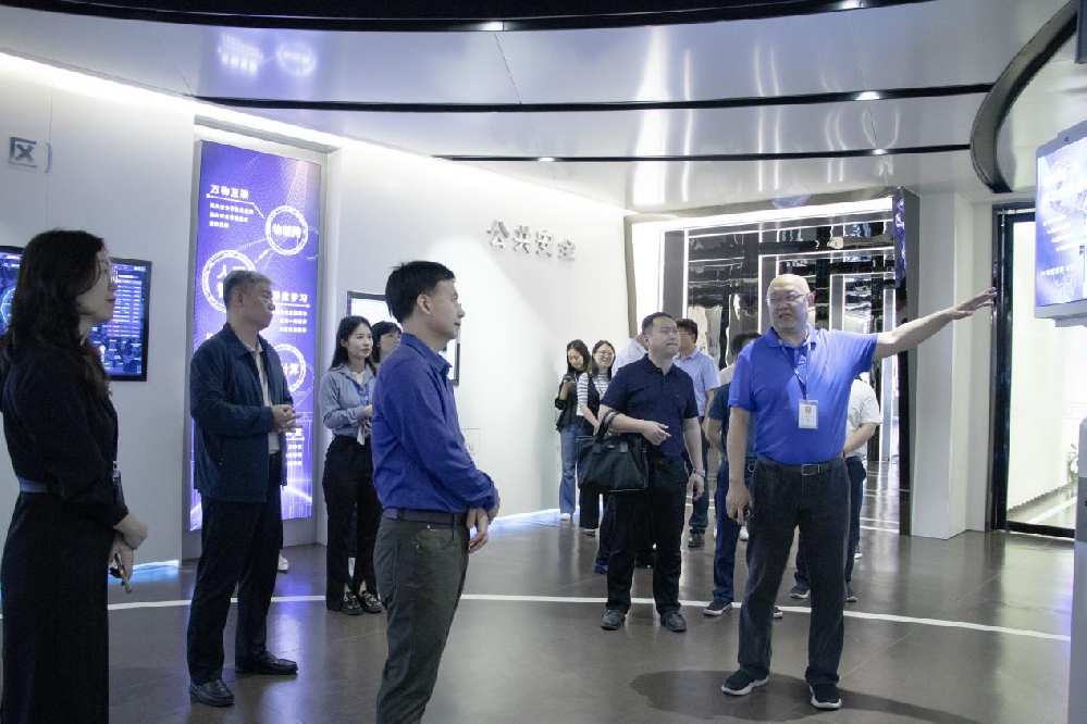 市人大常委會數字經濟發展情況專題調研組一行蒞臨我司調研